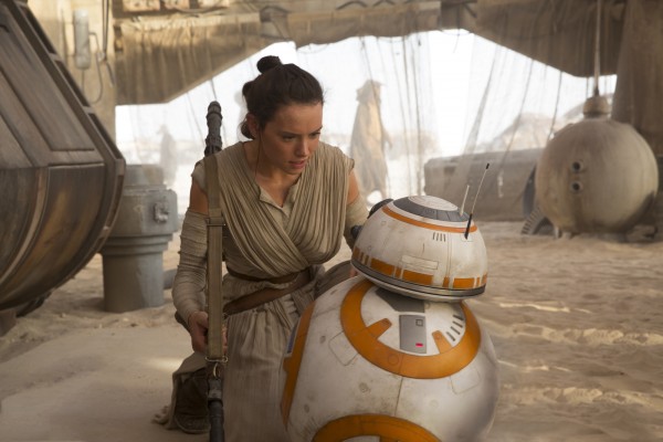 Star Wars: The Force Awakens L to R: Rey (Daisy Ridley) & BB-8 Ph: David James © 2015 Lucasfilm Ltd. & TM. All Right Reserved.