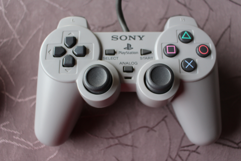 Ps4 classic. Sony Dualshock ps1. Дуалшок джойстик PS 1. Ps1 Dual Analog. Ps1 Dual Analog Controller.