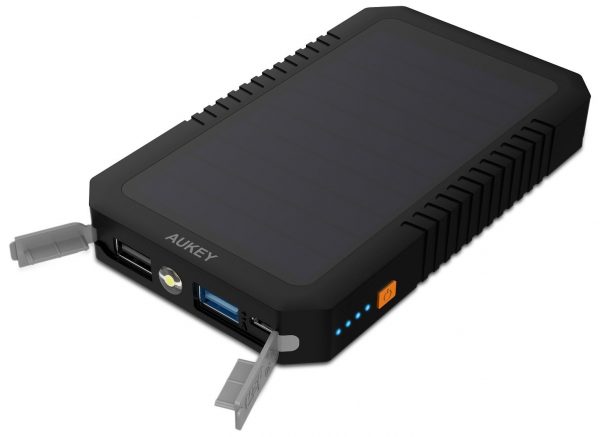 Aukey-batterie-recharge-solaire-2-ports